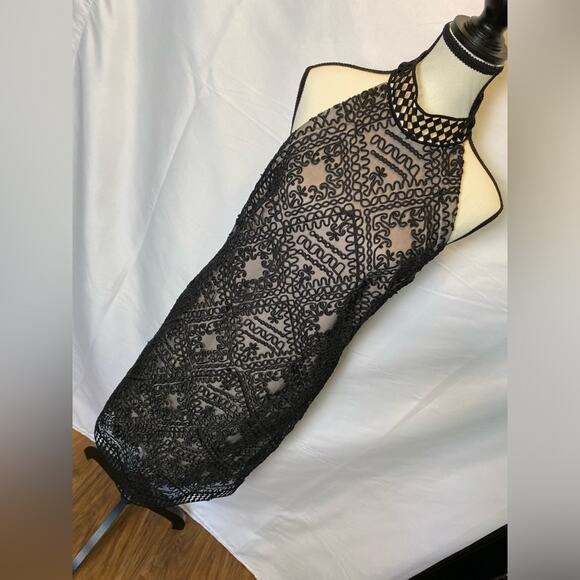 Nicole Miller Black Embroidered Applique Overlay High Neck Sheath Dress Size 12 - Picture 2 of 16